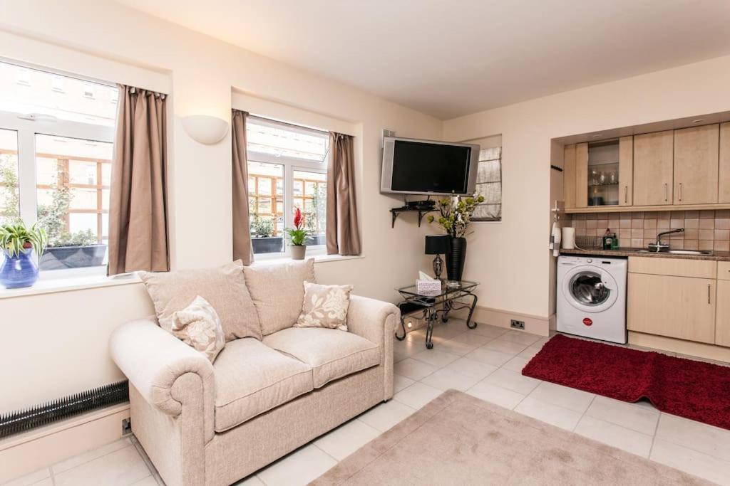 Awesome Apartment In The Heart Of Camden Town Лондон Экстерьер фото